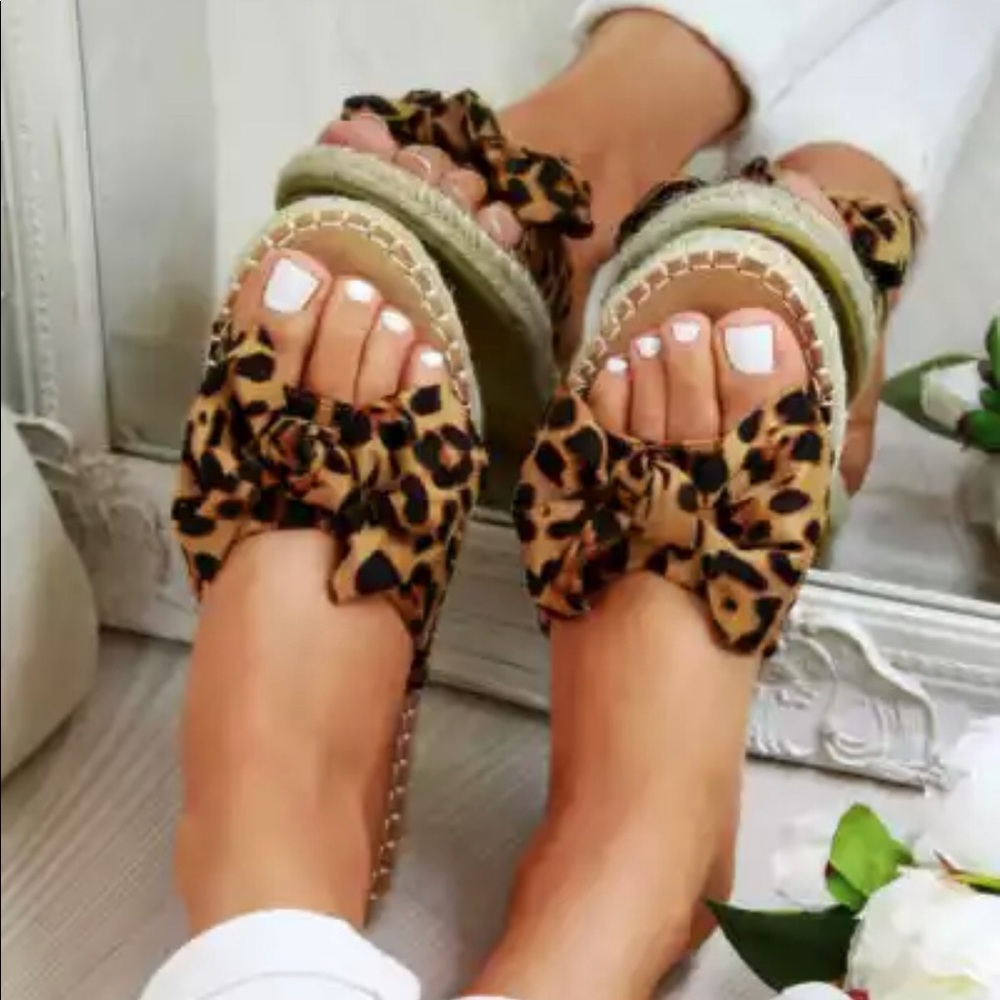 *NEW* Leopard Flats